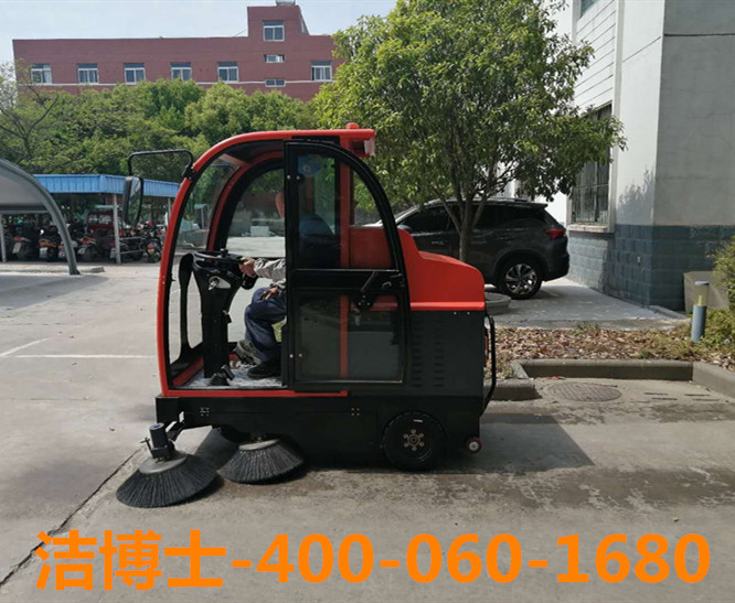 駕駛掃地車(chē)客戶(hù)案例-南京敏之杰機(jī)電設(shè)備有限公司